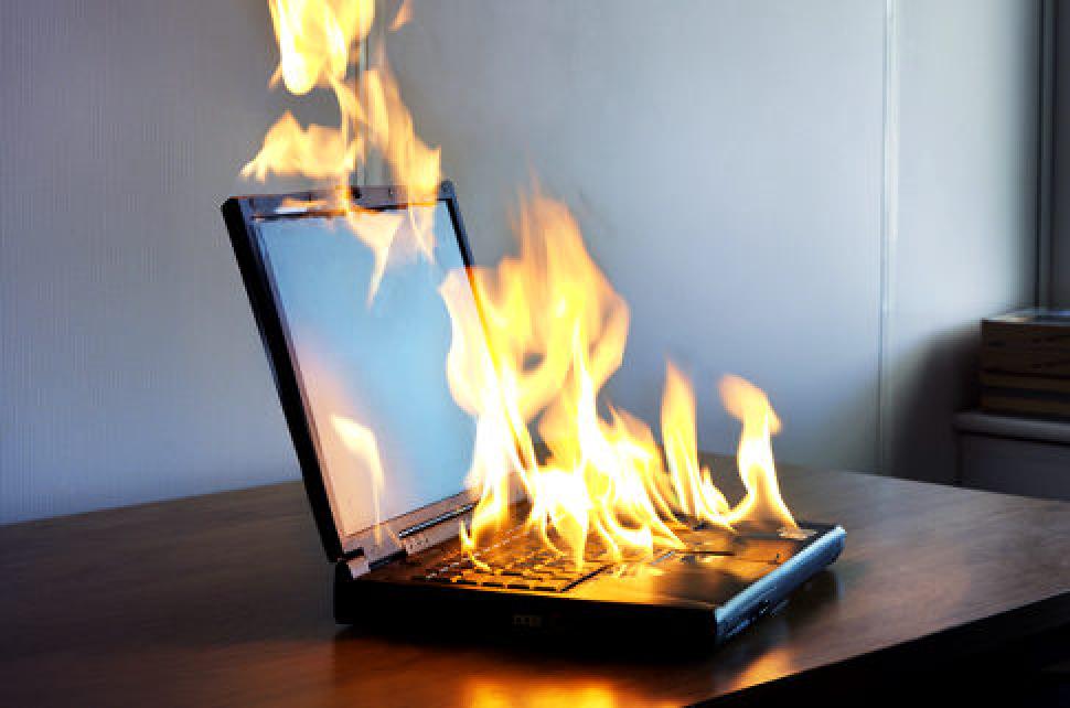 Dấu hiệu nhận biết laptop đang bị nóng