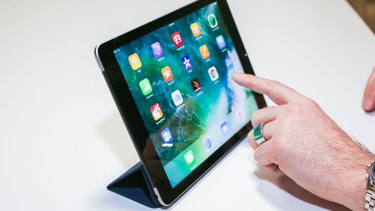 Màn hình iPad đôi khi sẽ gặp phải tình trạng bị loạn cảm ứng.